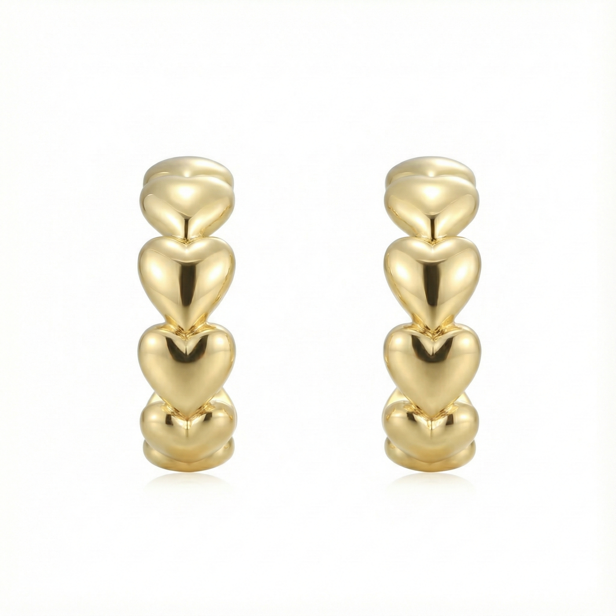 Créoles doré à l’or 18k avec cœurs sculptés en relief